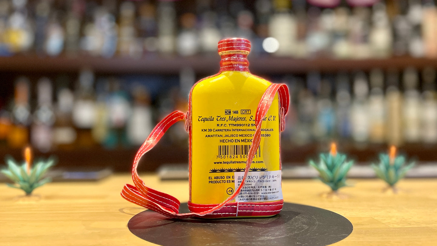 トレス ムヘレス レポサド 革ボトル 250ml